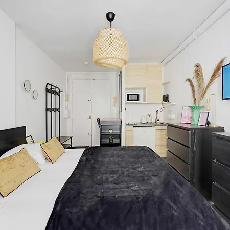 Holiday home Charming - 2p - Batignolles